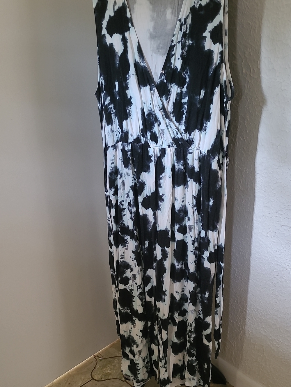 bobeau Black & White Tie-Dye Sleeveless V-Neck Maxi Jumpsuit
